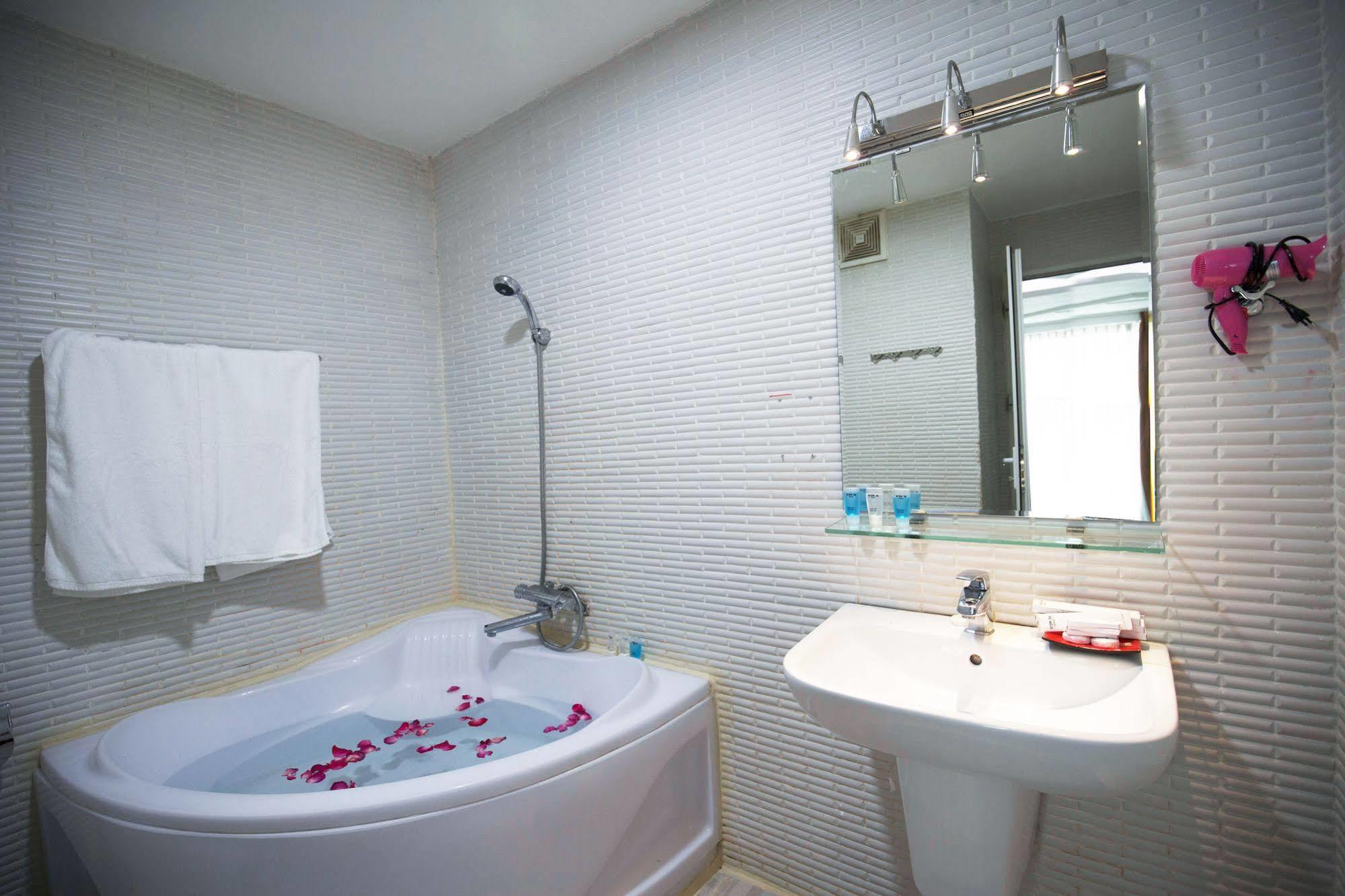 Sense Legend Hotel And Spa مدينة هوشي منه المظهر الخارجي الصورة